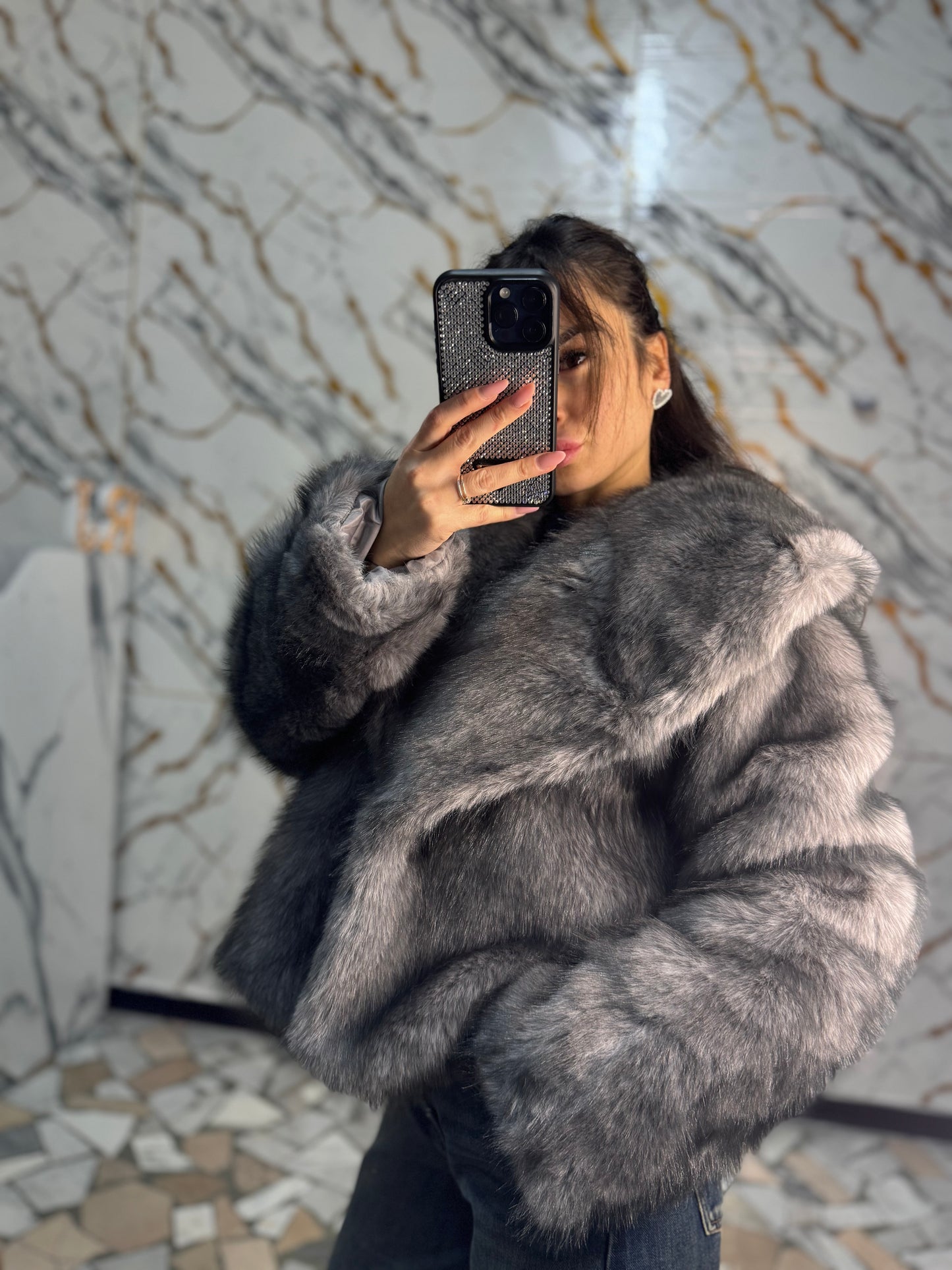 Eco pelliccia grigia