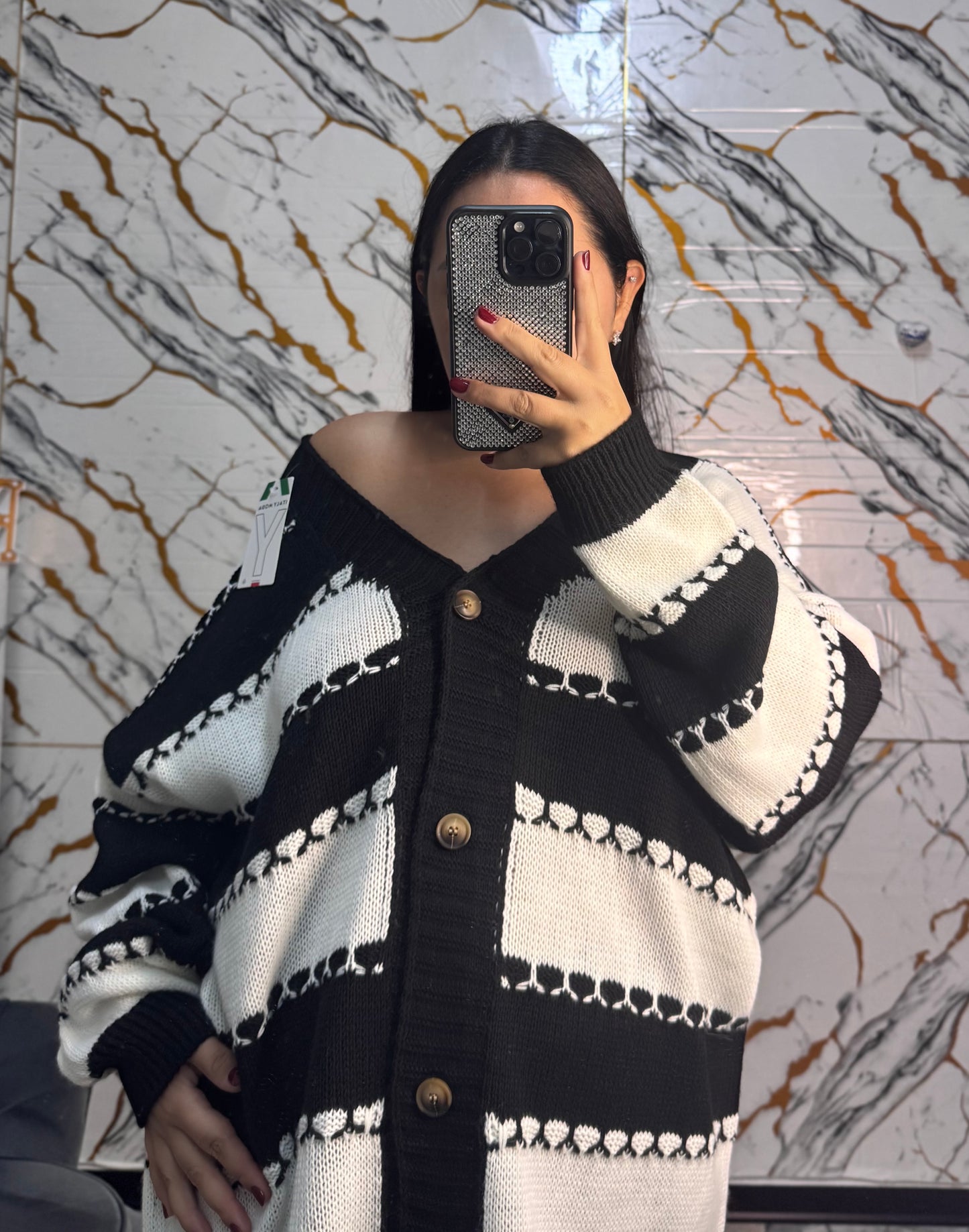 Curvy cardigan black and white
