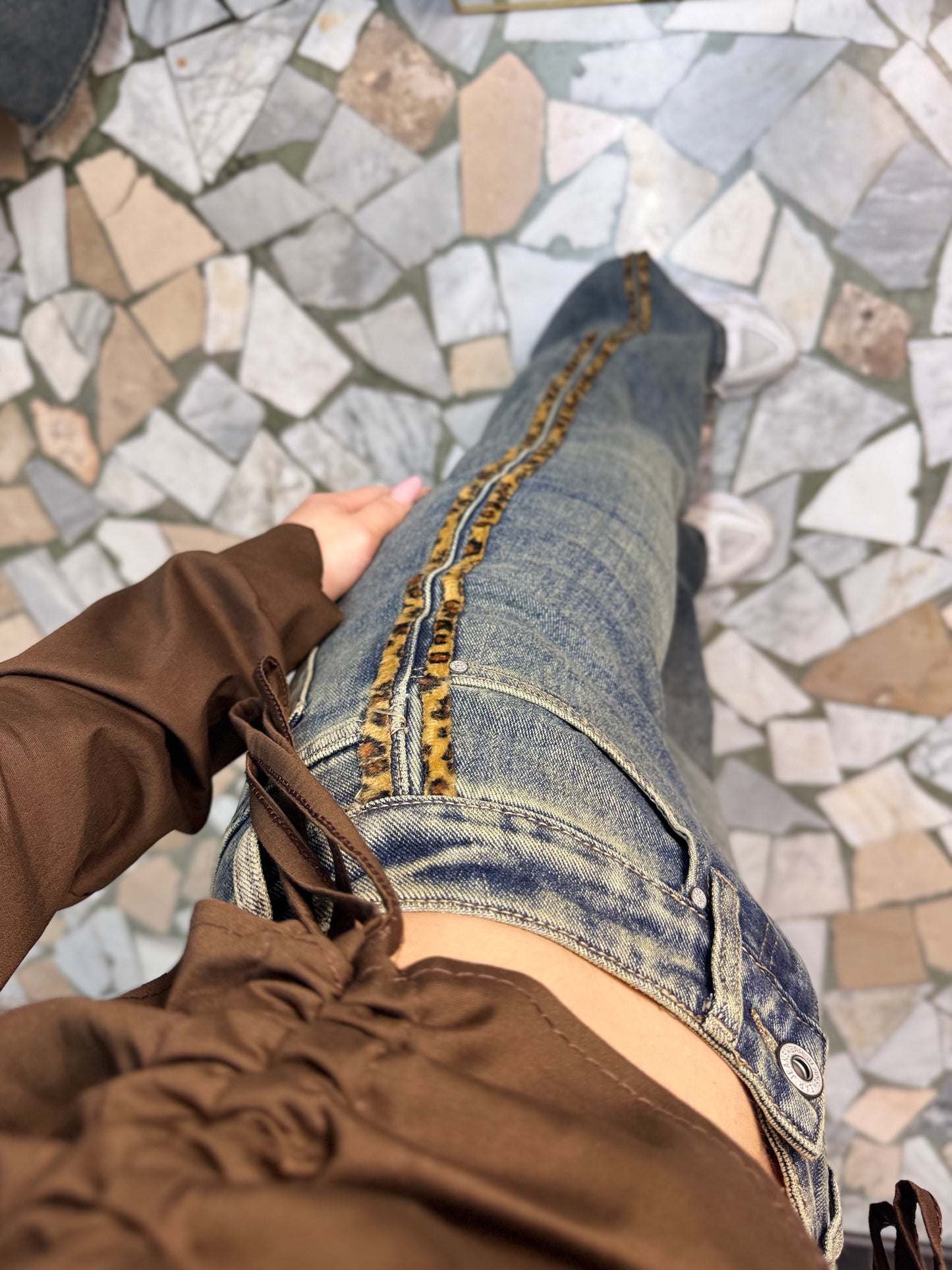 Jeans banda animalier
