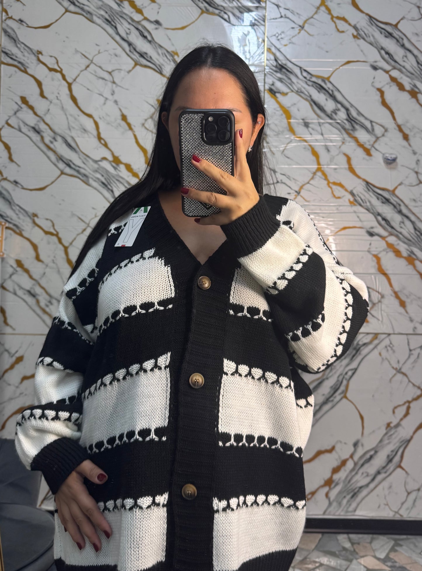Curvy cardigan black and white