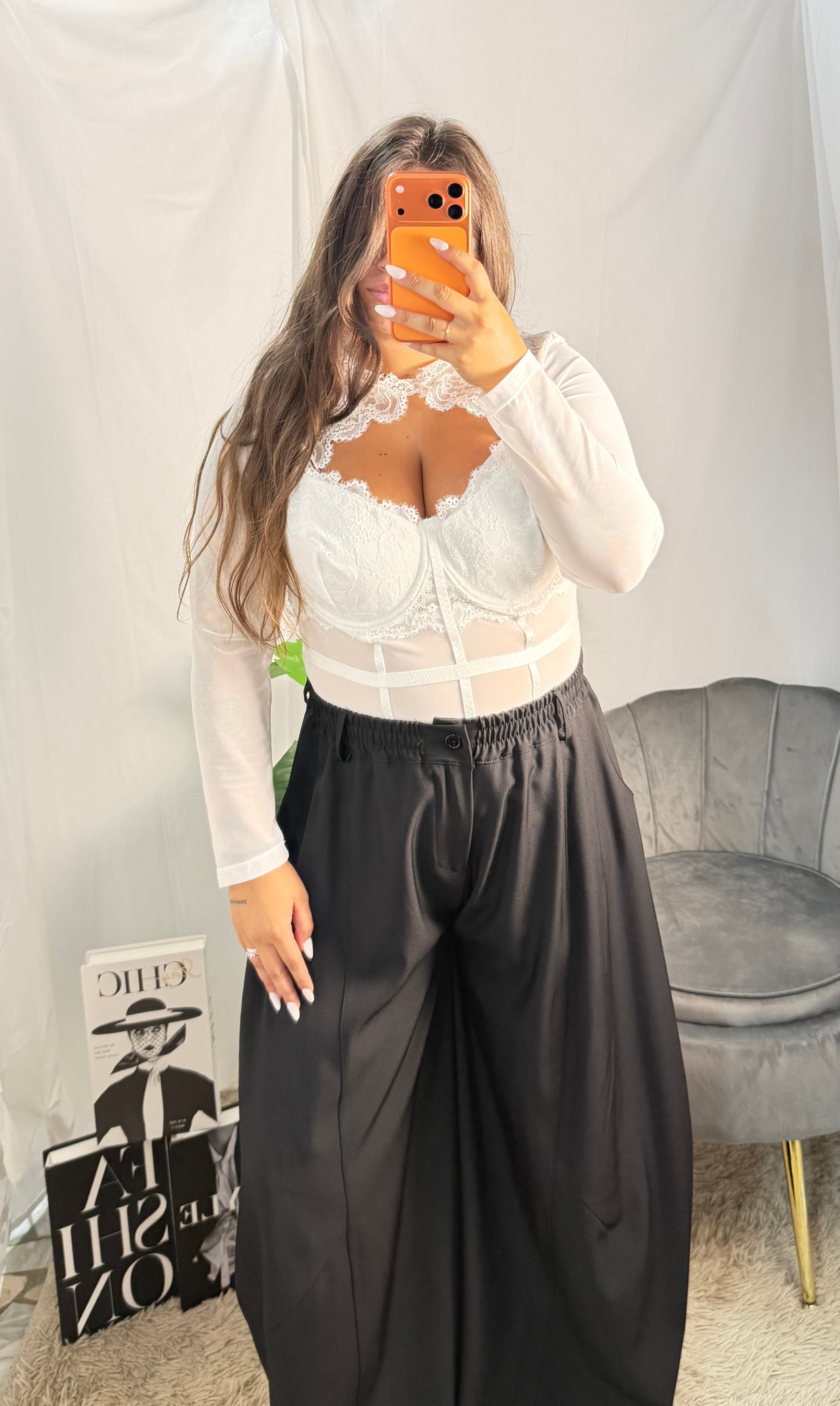 Curvy body lace
