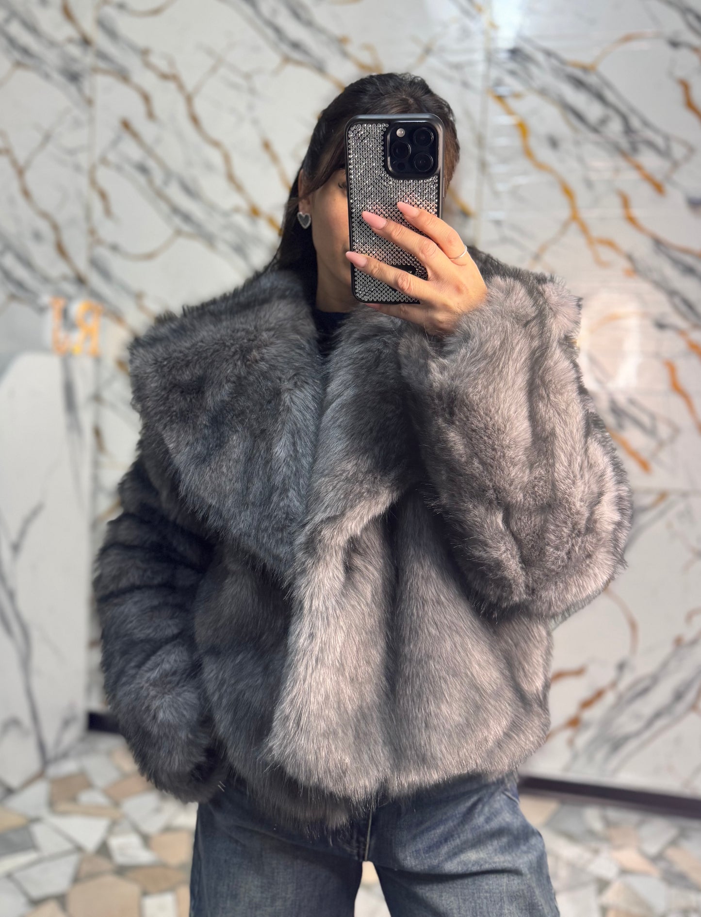 Eco pelliccia grigia