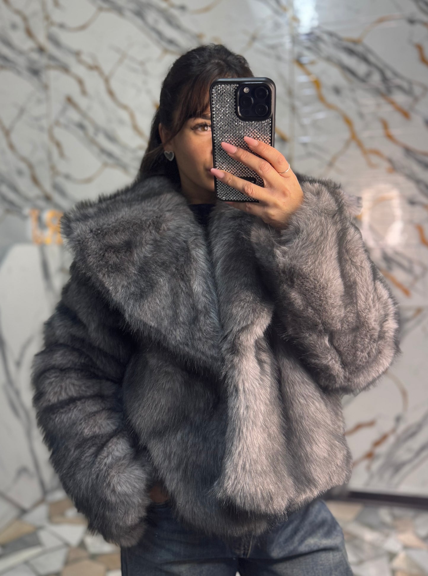 Eco pelliccia grigia